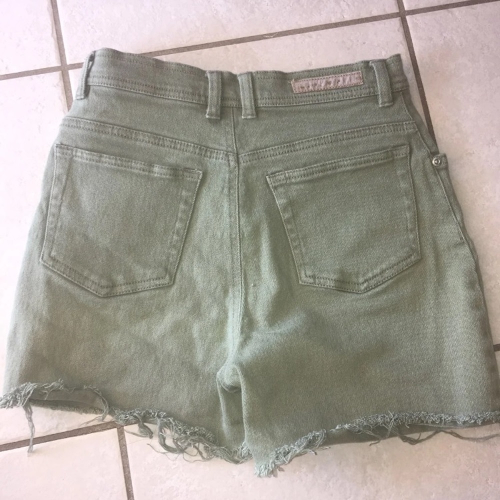 Shorts - Picture 5 of 6